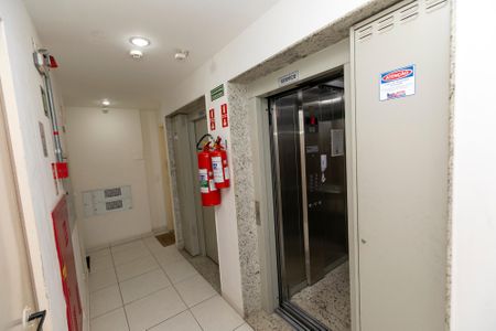 Apartamento para alugar com 64m², 2 quartos e 2 vagas Apartamento para alugar com 64m², 2 quartos e 2 vagasHALL DOS ELEVADORES ANDAR