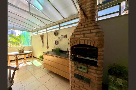 Apartamento à venda com 180m², 4 quartos e 3 vagas Apartamento à venda com 180m², 4 quartos e 3 vagasÁrea externa