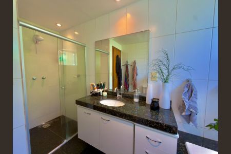 Apartamento à venda com 180m², 4 quartos e 3 vagas Apartamento à venda com 180m², 4 quartos e 3 vagasBanheiro