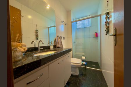 Apartamento à venda com 180m², 4 quartos e 3 vagas Apartamento à venda com 180m², 4 quartos e 3 vagasBanheiro