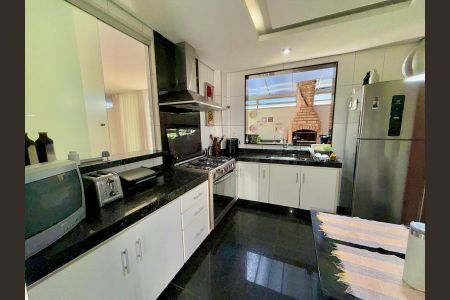 Cozinha de apartamento à venda com 4 quartos, 180m² em Pampulha, Belo Horizonte