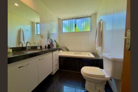 Apartamento à venda com 180m², 4 quartos e 3 vagas Apartamento à venda com 180m², 4 quartos e 3 vagasBanheiro