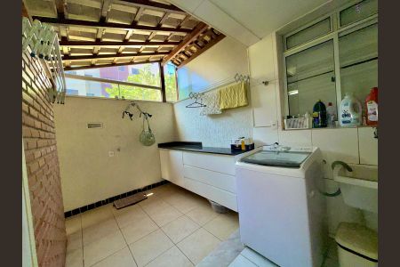 Apartamento à venda com 180m², 4 quartos e 3 vagas Apartamento à venda com 180m², 4 quartos e 3 vagasÁrea de serviço
