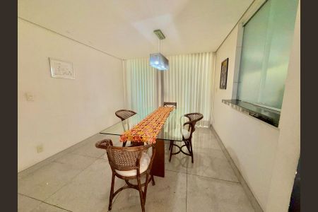 Apartamento à venda com 180m², 4 quartos e 3 vagas Apartamento à venda com 180m², 4 quartos e 3 vagasSala de jantar