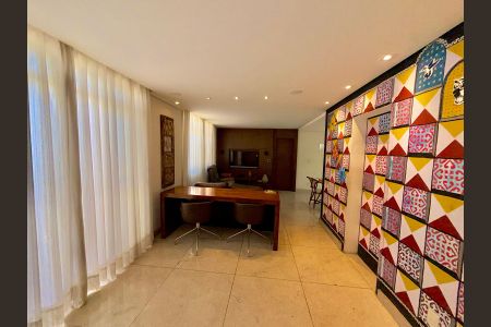 Apartamento à venda com 180m², 4 quartos e 3 vagas Apartamento à venda com 180m², 4 quartos e 3 vagasSala