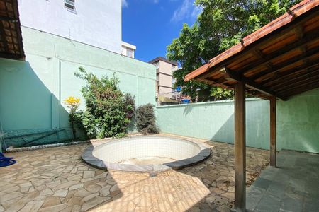 Quintal de casa para alugar com 3 quartos, 213m² em Alto Barroca, Belo Horizonte