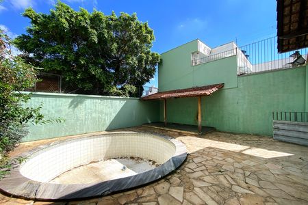 Quintal de casa para alugar com 3 quartos, 213m² em Alto Barroca, Belo Horizonte