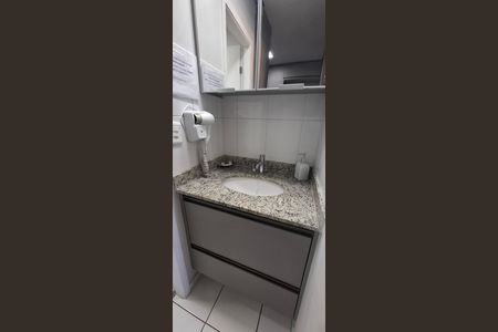 Banheiro de kitnet/studio para alugar com 1 quarto, 22m² em Iguatemi, Ribeirão Preto