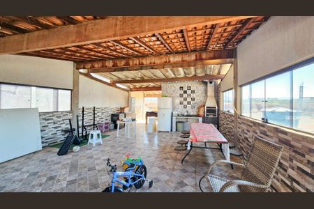 Casa à venda com 332m², 4 quartos e 2 vagas Casa à venda com 332m², 4 quartos e 2 vagasQuintal