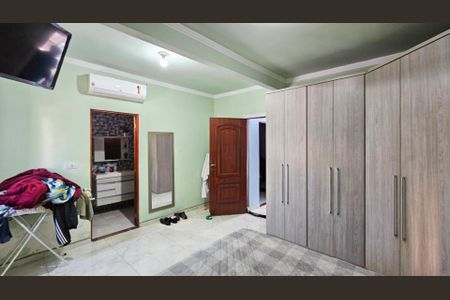 Casa à venda com 332m², 4 quartos e 2 vagas Casa à venda com 332m², 4 quartos e 2 vagasSuíte