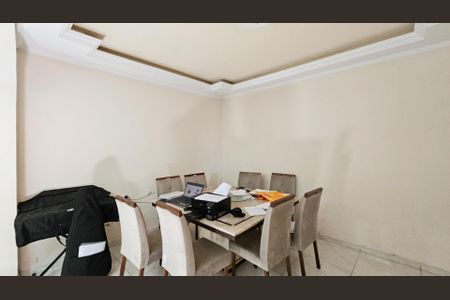 Casa à venda com 332m², 4 quartos e 2 vagas Casa à venda com 332m², 4 quartos e 2 vagasSala de jantar