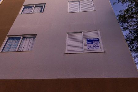 Apartamento para alugar com 50m², 2 quartos e 1 vaga Apartamento para alugar com 50m², 2 quartos e 1 vagaDetalhe janela do apto com placado Quinto Andar