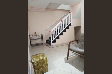 Casa à venda com 200m², 3 quartos e 2 vagasSala