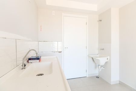 Cozinha de apartamento para alugar com 1 quarto, 27m² em Guaiauna, São Paulo