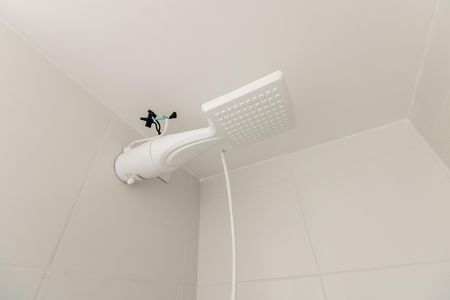 Banheiro de apartamento para alugar com 1 quarto, 27m² em Guaiauna, São Paulo