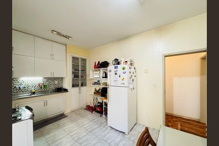 Apartamento para alugar com 180m², 3 quartos e 1 vaga