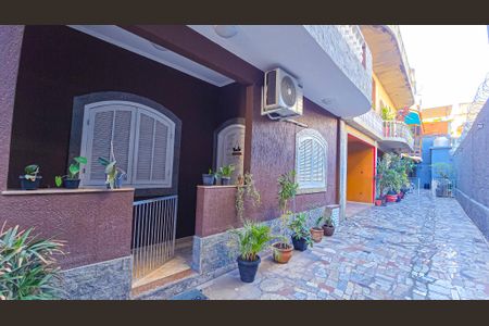 Fachada de casa à venda com 4 quartos, 204m² em Del Castilho, Rio de Janeiro