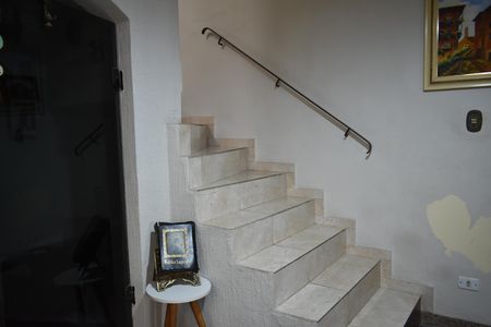 Casa para alugar com 270m², 1 quarto e 2 vagasEscada
