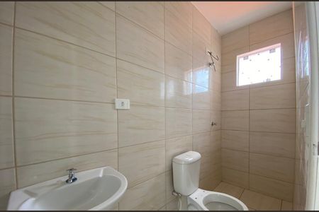 Banheiro de casa à venda com 2 quartos, 59m² em Tatuquara, Curitiba