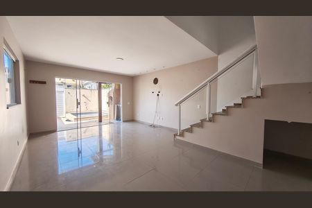 Casa de Condomínio para alugar com 2 quartos, 150m² em Vargem Grande, Rio de Janeiro