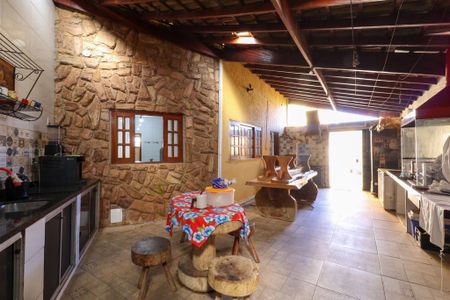 Casa à venda com 311m², 3 quartos e 4 vagas
