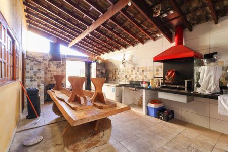 Casa à venda com 311m², 3 quartos e 4 vagas