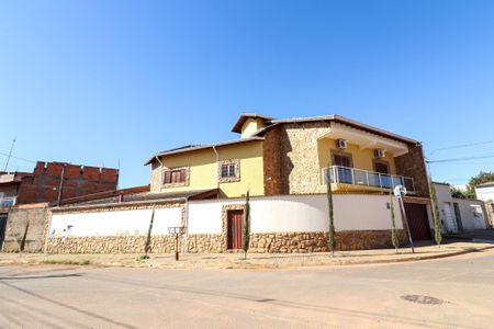 Casa à venda com 311m², 3 quartos e 4 vagas