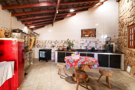 Casa à venda com 311m², 3 quartos e 4 vagas