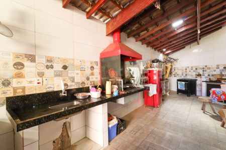 Casa à venda com 311m², 3 quartos e 4 vagas