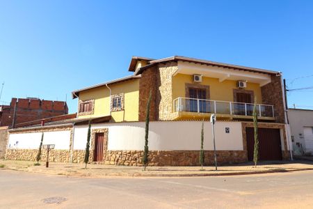 Casa à venda com 311m², 3 quartos e 4 vagas
