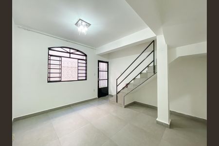 Casa para alugar com 3 quartos, 70m² em Camargos, Belo Horizonte