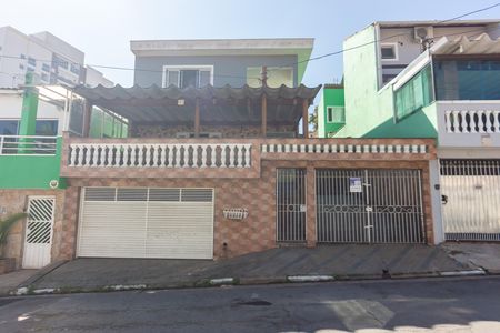 Fachada de casa à venda com 3 quartos, 180m² em Umuarama, Osasco