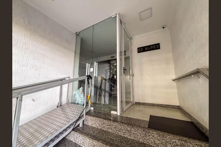 Entrada de apartamento à venda com 2 quartos, 68m² em Centro Histórico, Porto Alegre