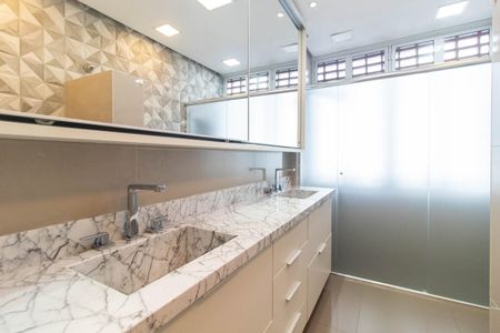 Banheiro Social de apartamento à venda com 2 quartos, 68m² em Centro Histórico, Porto Alegre