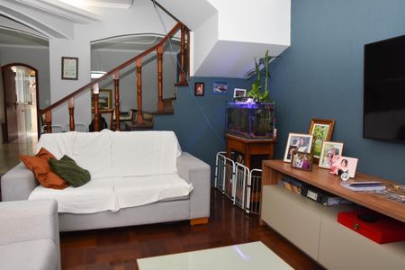 Casa à venda com 323m², 3 quartos e 2 vagas Casa à venda com 323m², 3 quartos e 2 vagasSala