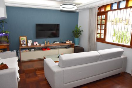 Casa à venda com 323m², 3 quartos e 2 vagas Casa à venda com 323m², 3 quartos e 2 vagasSala