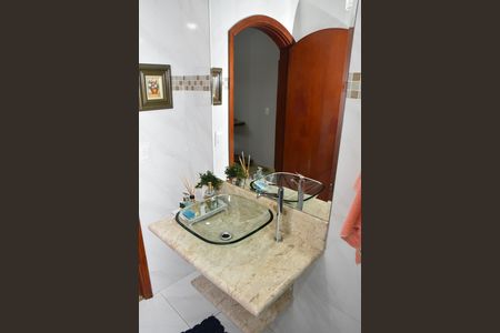 Casa à venda com 323m², 3 quartos e 2 vagas Casa à venda com 323m², 3 quartos e 2 vagasLavabo