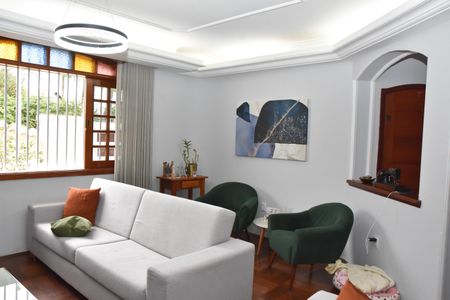 Casa à venda com 323m², 3 quartos e 2 vagas Casa à venda com 323m², 3 quartos e 2 vagasSala