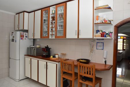 Casa à venda com 323m², 3 quartos e 2 vagas Casa à venda com 323m², 3 quartos e 2 vagasCozinha