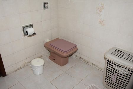 Casa à venda com 323m², 3 quartos e 2 vagas Casa à venda com 323m², 3 quartos e 2 vagasBanheiro Social