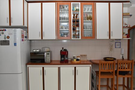 Casa à venda com 323m², 3 quartos e 2 vagas Casa à venda com 323m², 3 quartos e 2 vagasCozinha