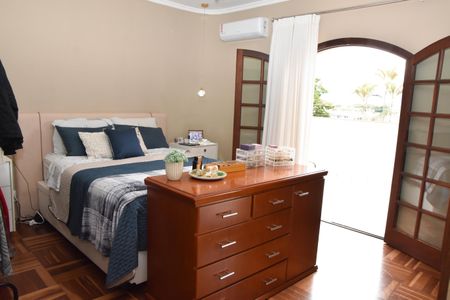 Casa à venda com 323m², 3 quartos e 2 vagas Casa à venda com 323m², 3 quartos e 2 vagasSuite