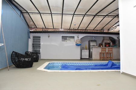 Casa à venda com 323m², 3 quartos e 2 vagas Casa à venda com 323m², 3 quartos e 2 vagasPiscina com cobertura