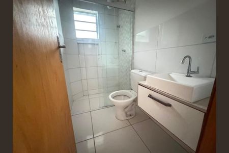 Banheiro de apartamento para alugar com 2 quartos, 42m² em Jardim Leonor, Cotia