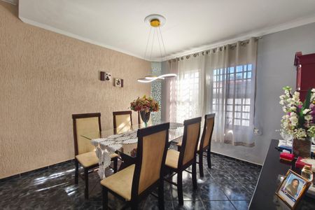Casa para alugar com 249m², 4 quartos e 1 vaga Casa para alugar com 249m², 4 quartos e 1 vagaSala de Jantar