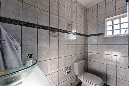 Casa para alugar com 249m², 4 quartos e 1 vaga Casa para alugar com 249m², 4 quartos e 1 vagaBanheiro Social
