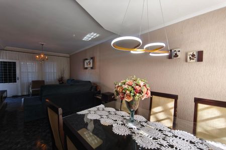 Casa para alugar com 249m², 4 quartos e 1 vaga Casa para alugar com 249m², 4 quartos e 1 vagaSala de Jantar