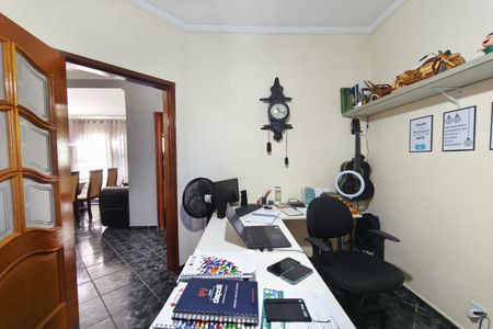 Casa para alugar com 249m², 4 quartos e 1 vaga Casa para alugar com 249m², 4 quartos e 1 vagaEscritório