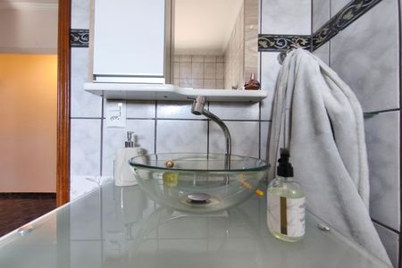 Casa para alugar com 249m², 4 quartos e 1 vaga Casa para alugar com 249m², 4 quartos e 1 vagaBanheiro Social