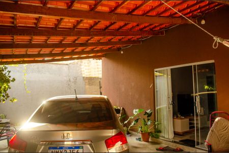 Garagem de casa à venda com 2 quartos, 250m² em Setor Estrela Dalva, Goiânia